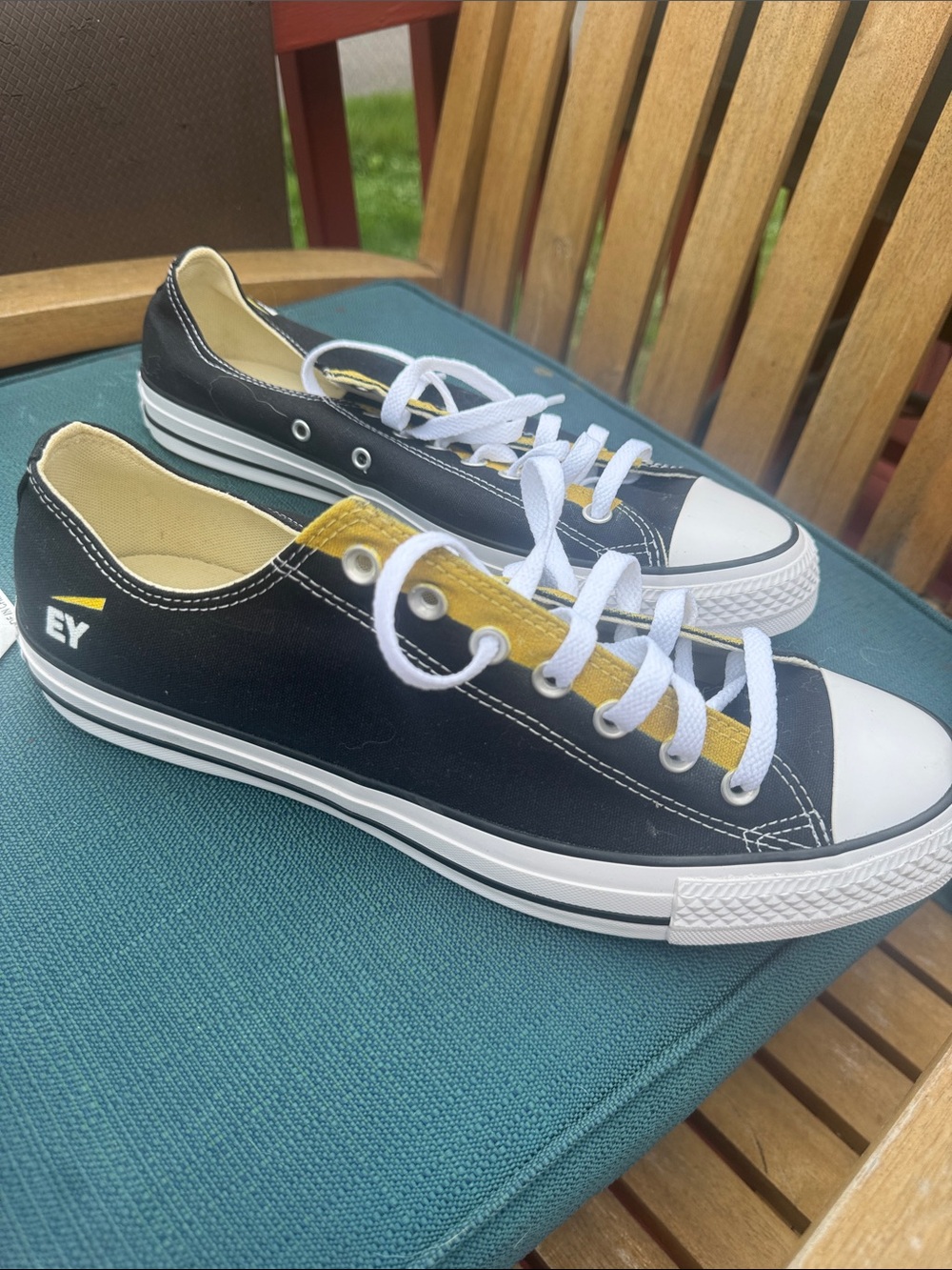 EY Converse mens sneakers like new